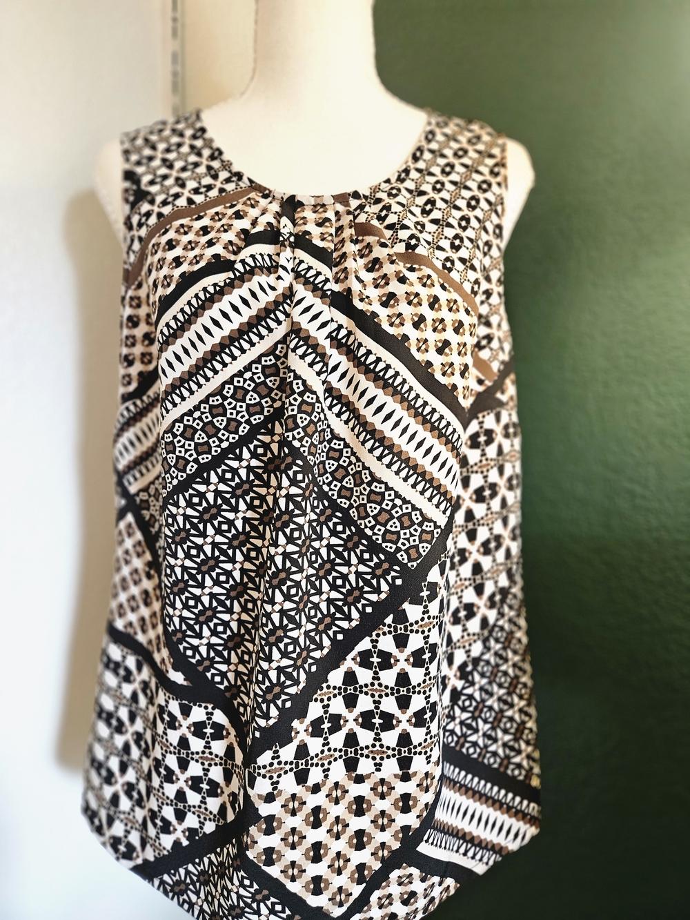 Christopher & Banks Black and Cream Printed Sleeveless Camisole